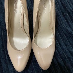 Nude Pumps